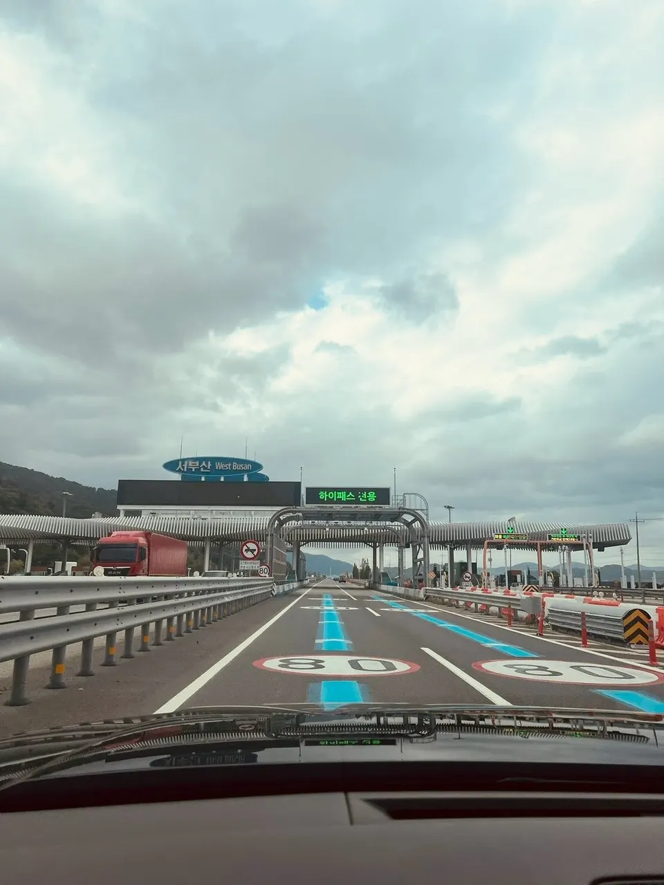 從車內拍的西釜山收費站