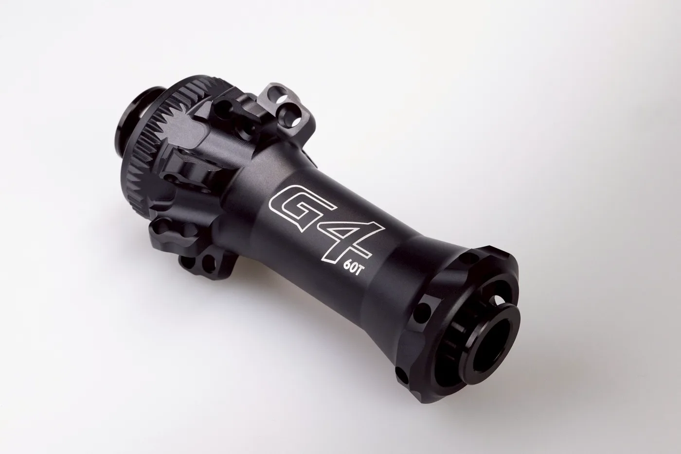 Moay-ơ trước Salukivi G4 60T anod hóa màu đen, thấy rõ vòng răng hình sao đầy đủ ở bên trái