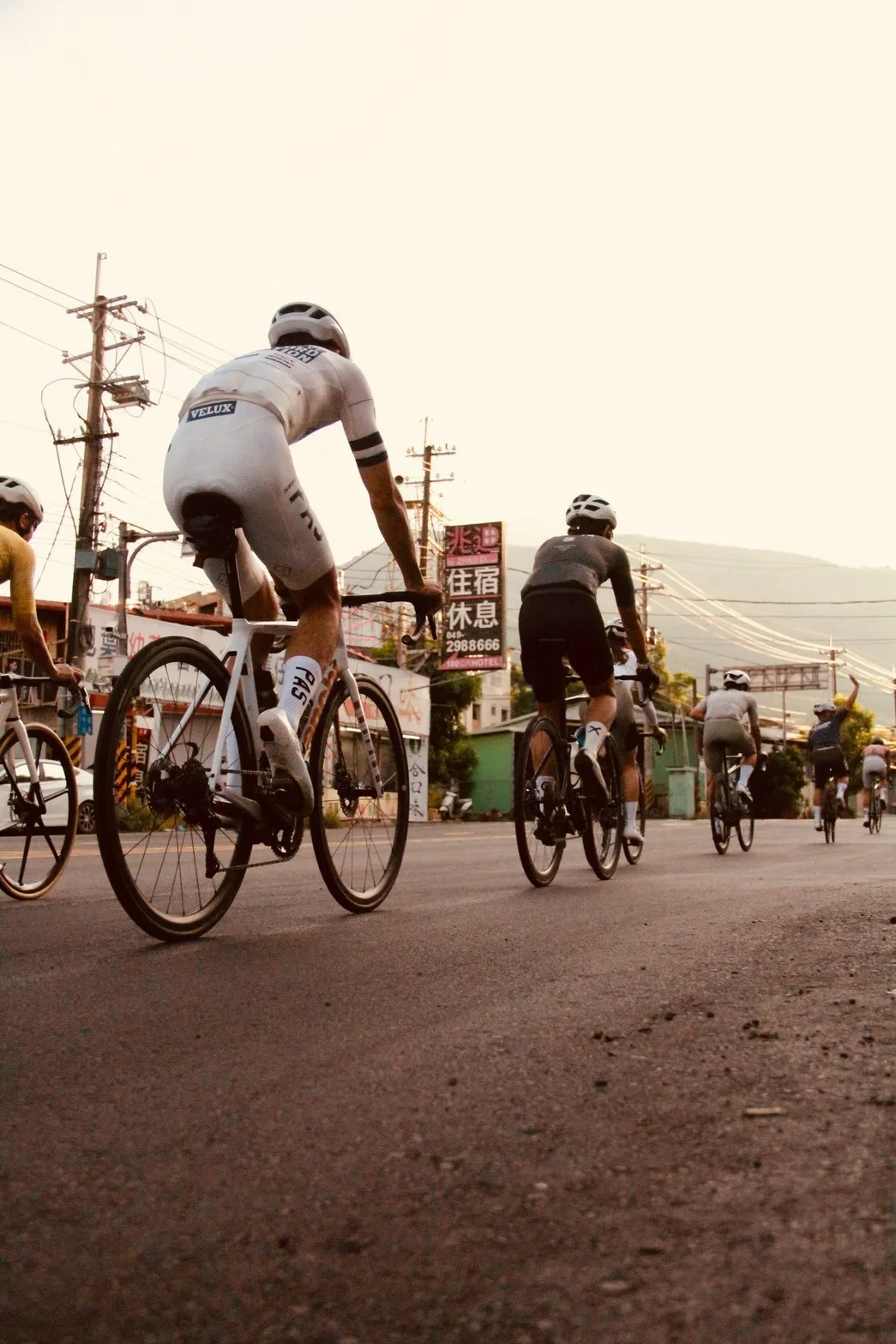 國際公路車隊從埔里出發，準備挑戰武嶺西線